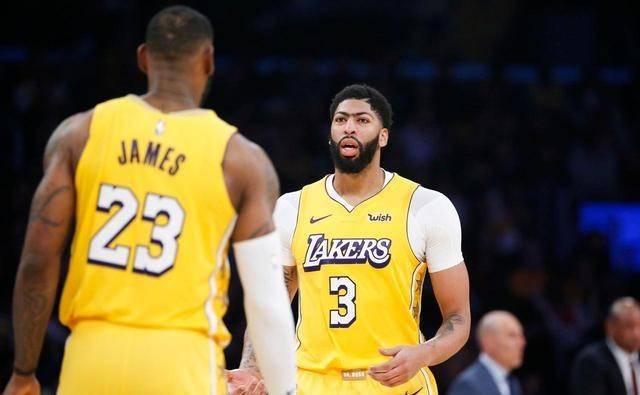  浓眉哥伤愈归来湖人主场大胜火箭止住近期下滑趋势