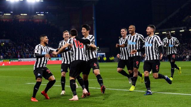  纽卡斯尔联客场二比零完胜伯恩利豪取四连胜佳绩  