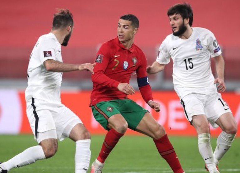  克莱蒙门将超神发挥，多次世界级扑救保住球门不失