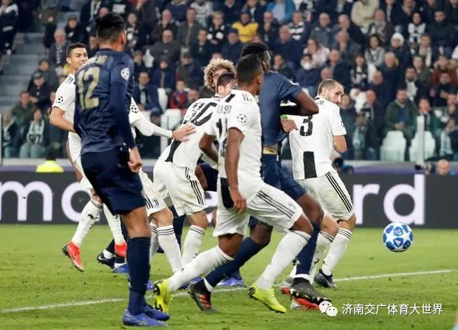  尤文图斯任意球配合精妙直接破门得分