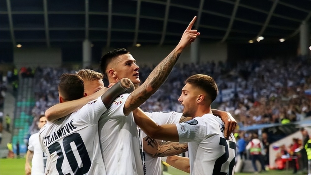  弗赖堡反击效率惊人三次快速突袭洞穿球门