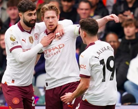  哈兰德梅开二度助曼城轻取水晶宫