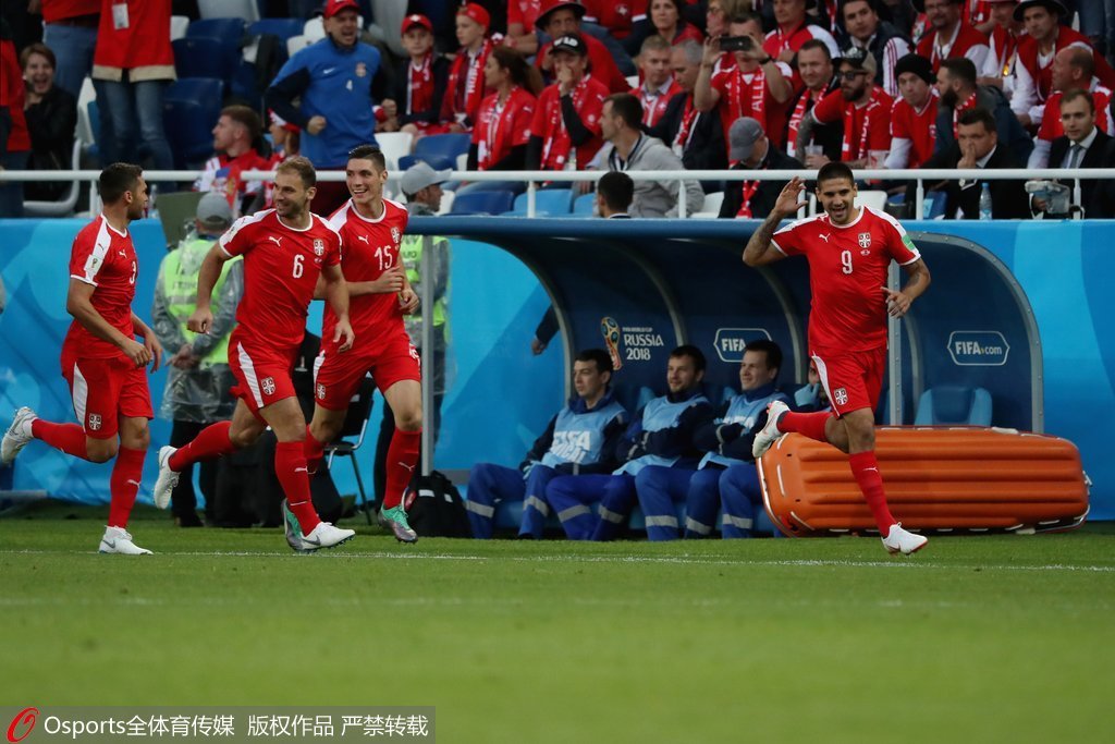  菲尔特主场气势如虹，球迷助威激发战斗力