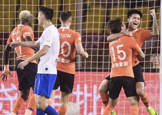  特鲁瓦防守反击犀利客场爆冷战胜传统强队